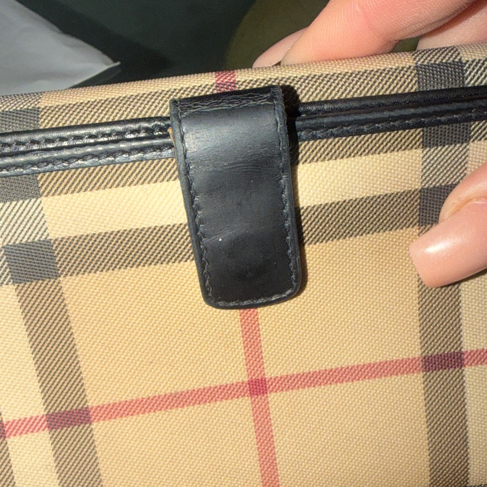 💯 Burberry Beige Check Long Wallet with Black Trim and Red Accents - Picture 4 of 10
